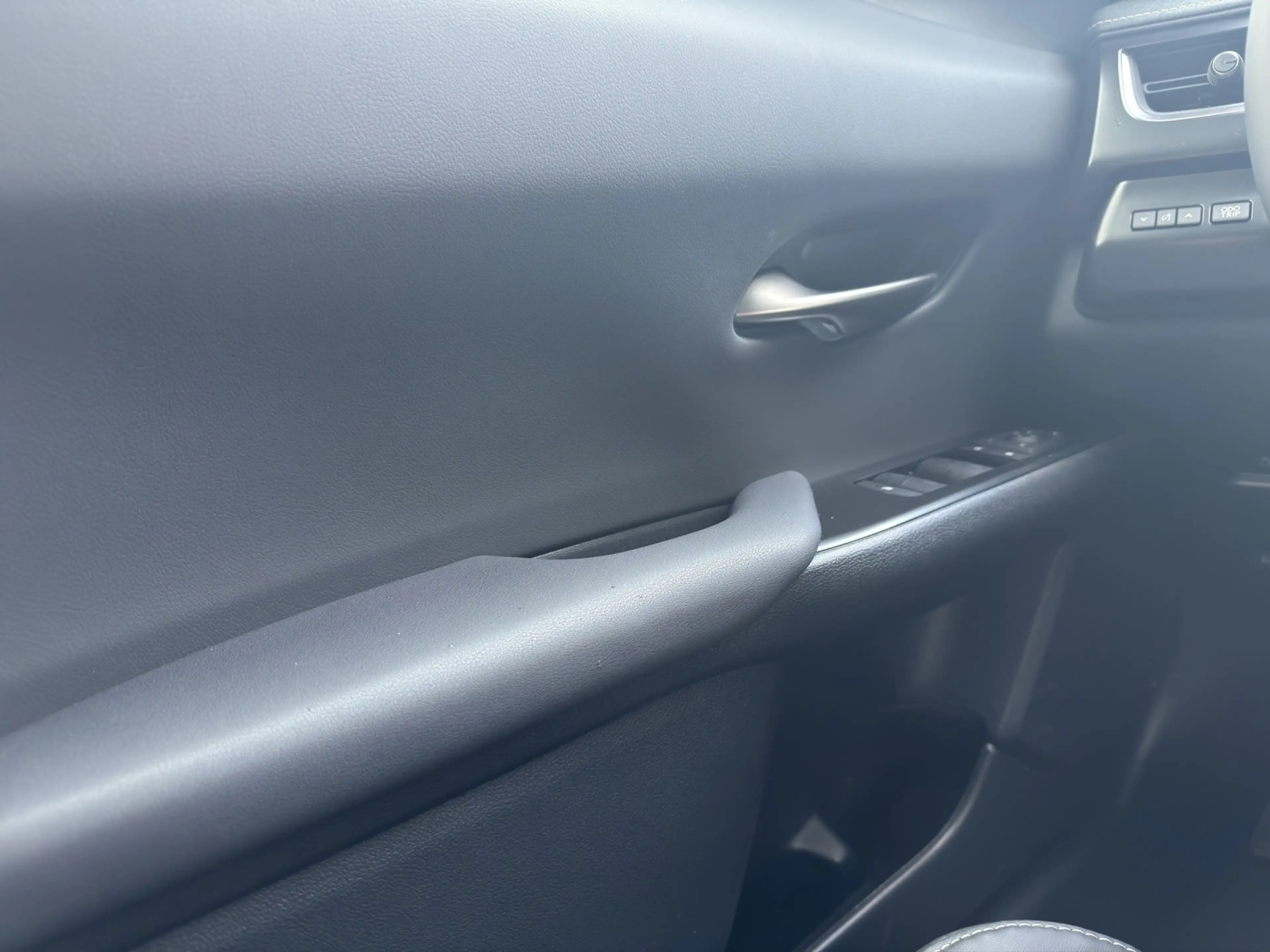 Lexus UX 250h 300 h F Sport Design Tech-Paket — photo 12