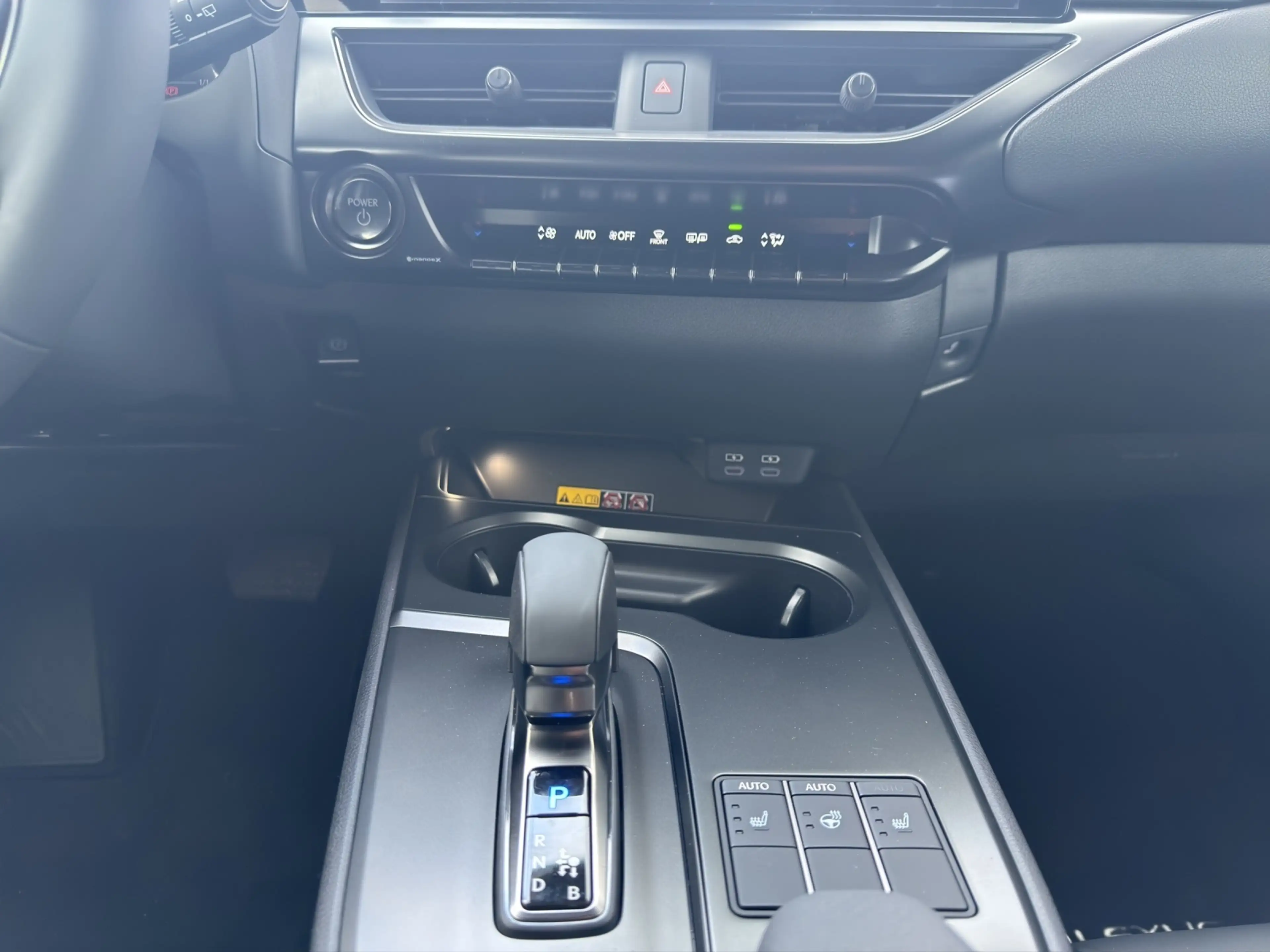 Lexus UX 250h 300 h F Sport Design Tech-Paket — photo 14