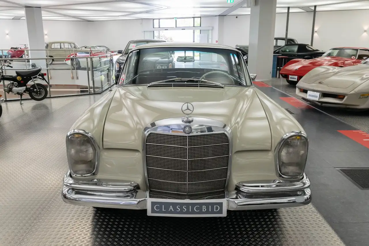 Mercedes-Benz 220, foto 5
