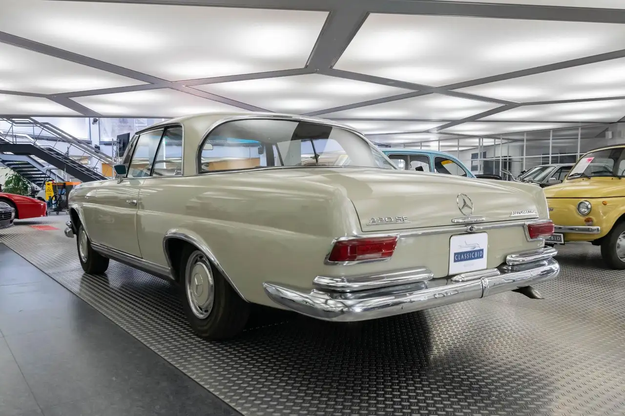 Mercedes-Benz 220, foto 8