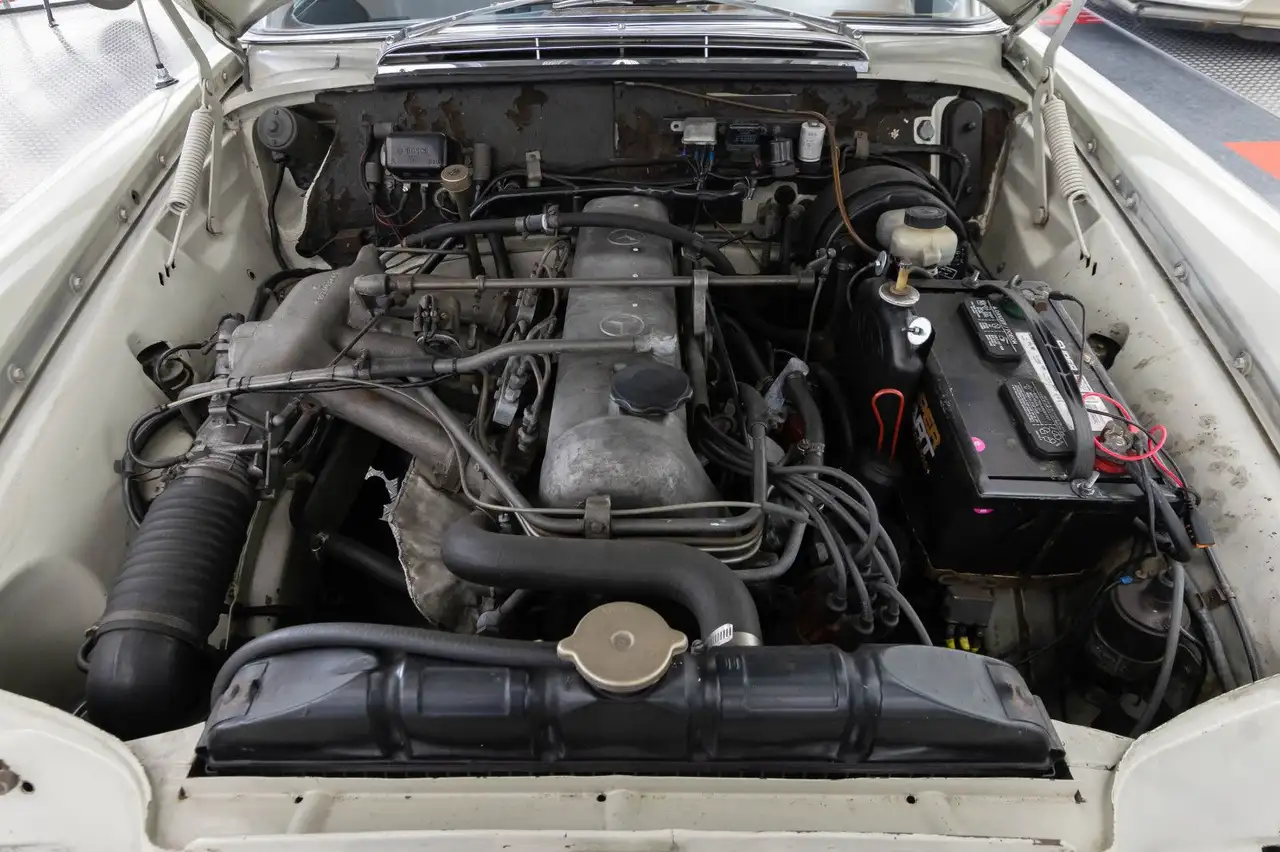 Mercedes-Benz 220, foto 9