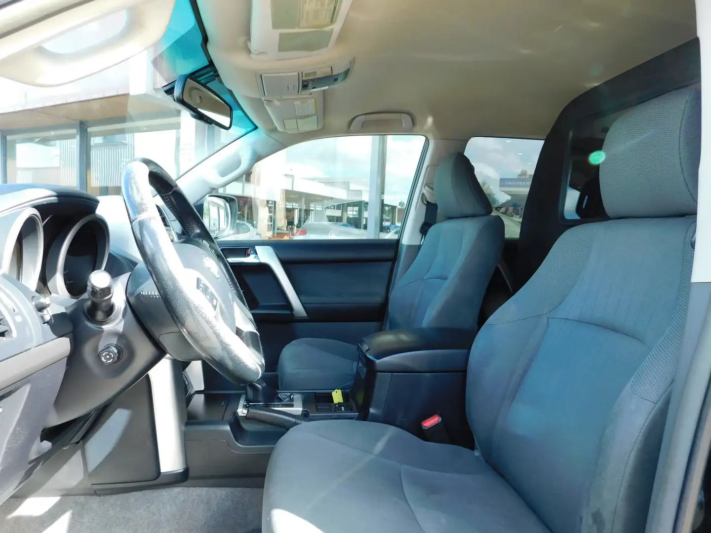 Toyota Land Cruiser 3.0 D-4D-F LX Window Van Zwart - 2