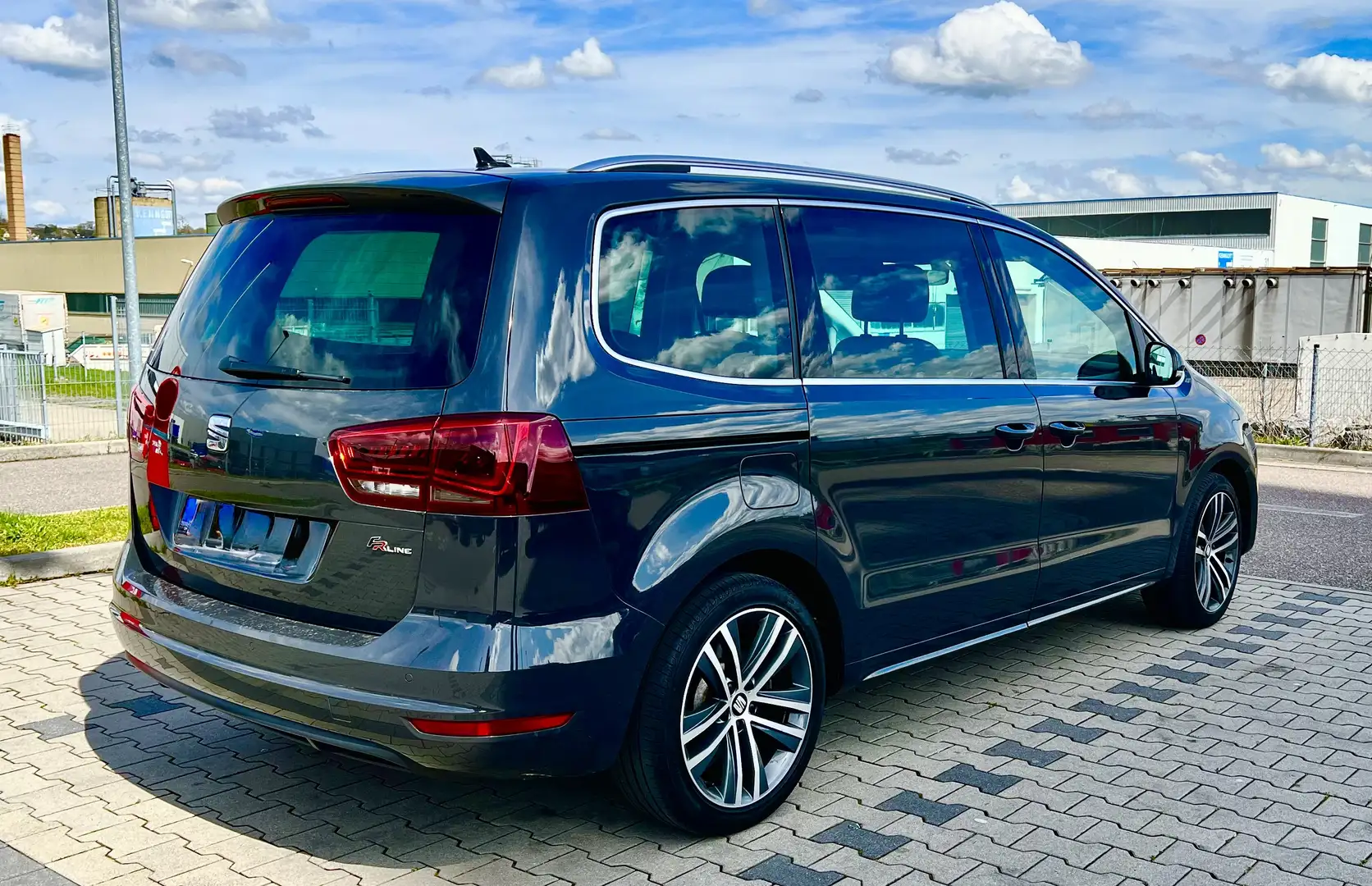 SEAT Alhambra 2.0 TDI Start & Stop DSG FR-Line 8 Fach bereift - 1