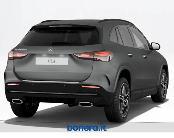 Mercedes-Benz Gla view 3