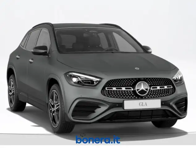Mercedes-Benz Gla view 2