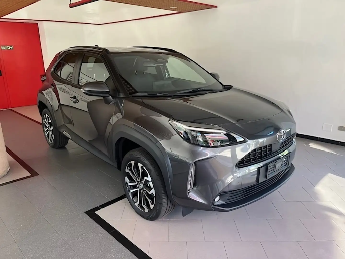 Toyota Yaris Cross 1.5 Hybrid 130cv e-cvt TREND Grau - 2