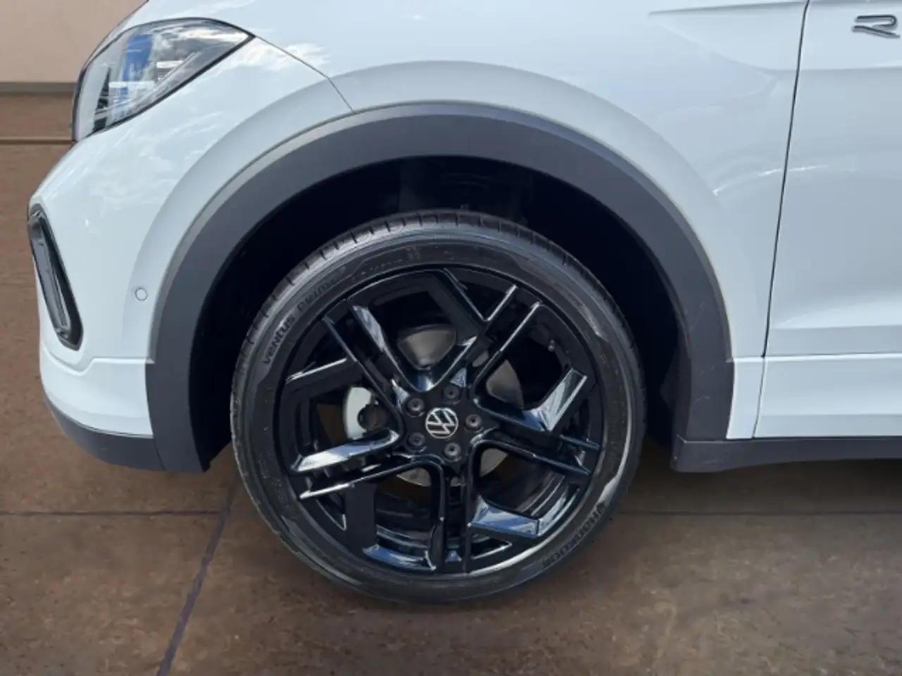 Volkswagen T-Cross 1.5TSI DSG R-LINE IQ-LIGHT NAVI AHK 18'' ACC 2Z-KL 8