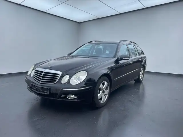 Mercedes-Benz E 220 T CDI Avantgarde*AHK*SHD*BI-XENON*