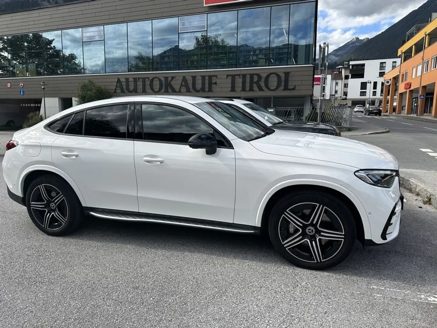 Mercedes-Benz GLC 200 d Coupé MHEV 4MATIC AMG Night Aut. Weiß - 2