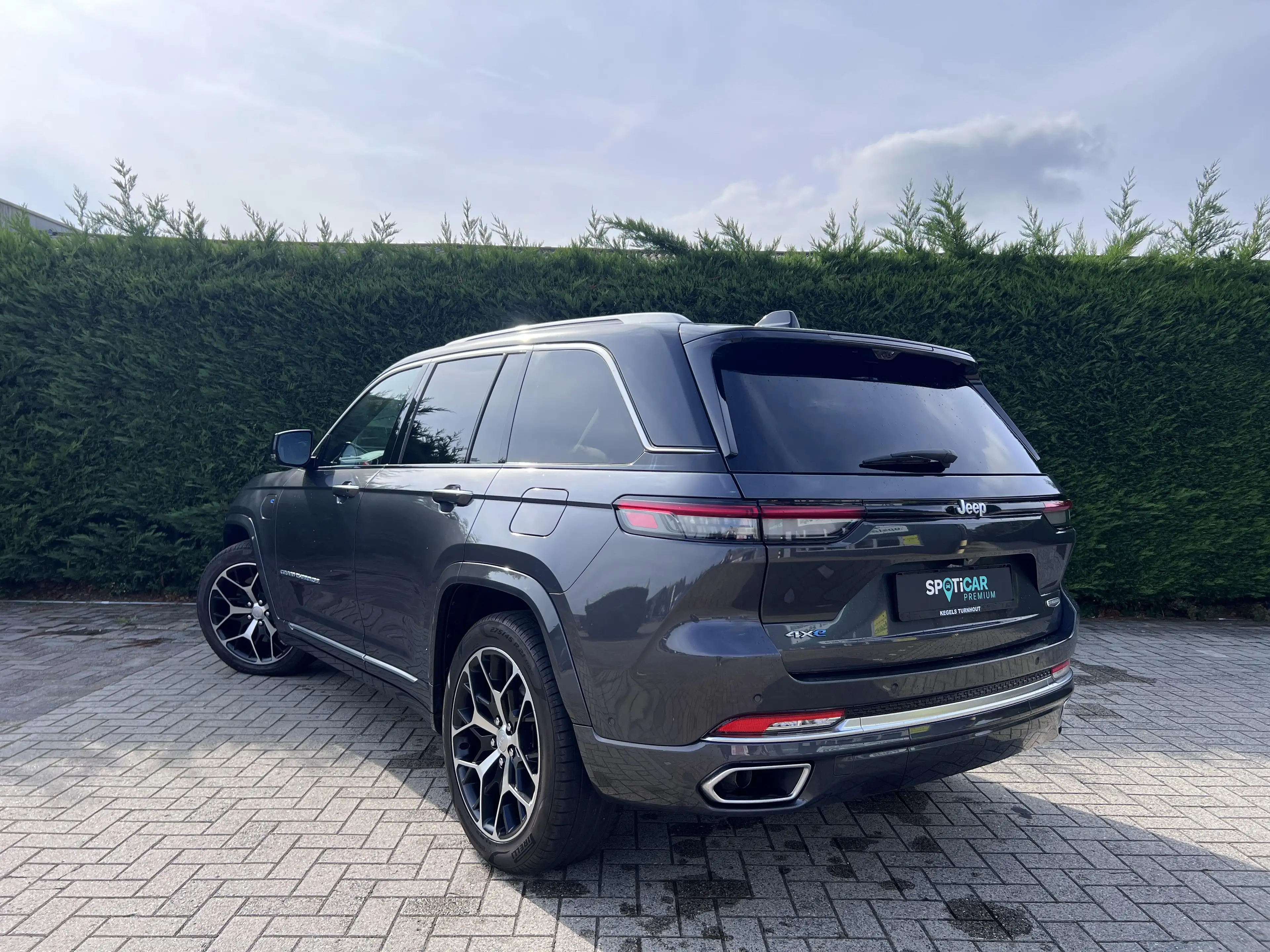 Jeep Grand Cherokee Summit PHEV — photo 6