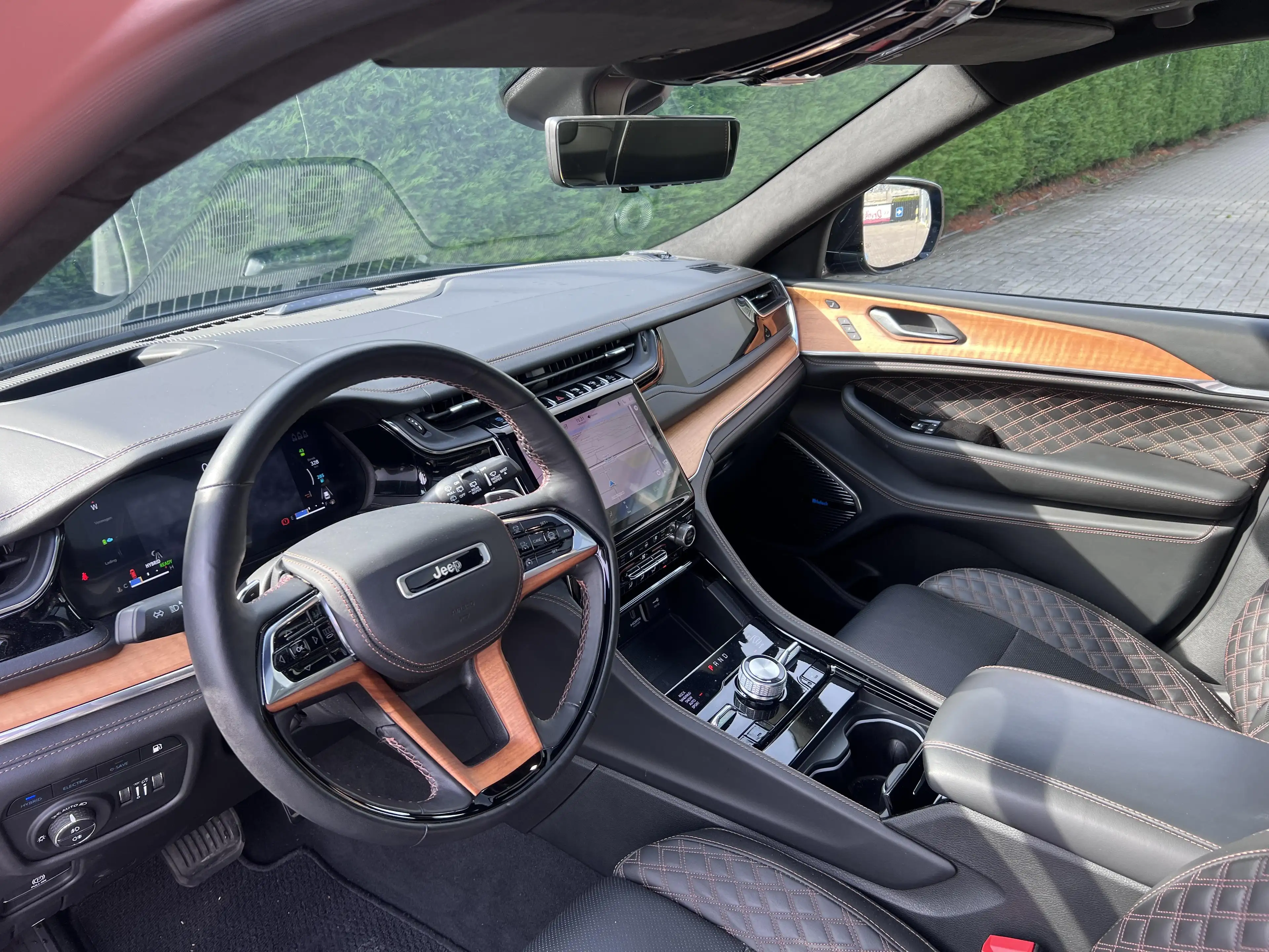 Jeep Grand Cherokee Summit PHEV — photo 8