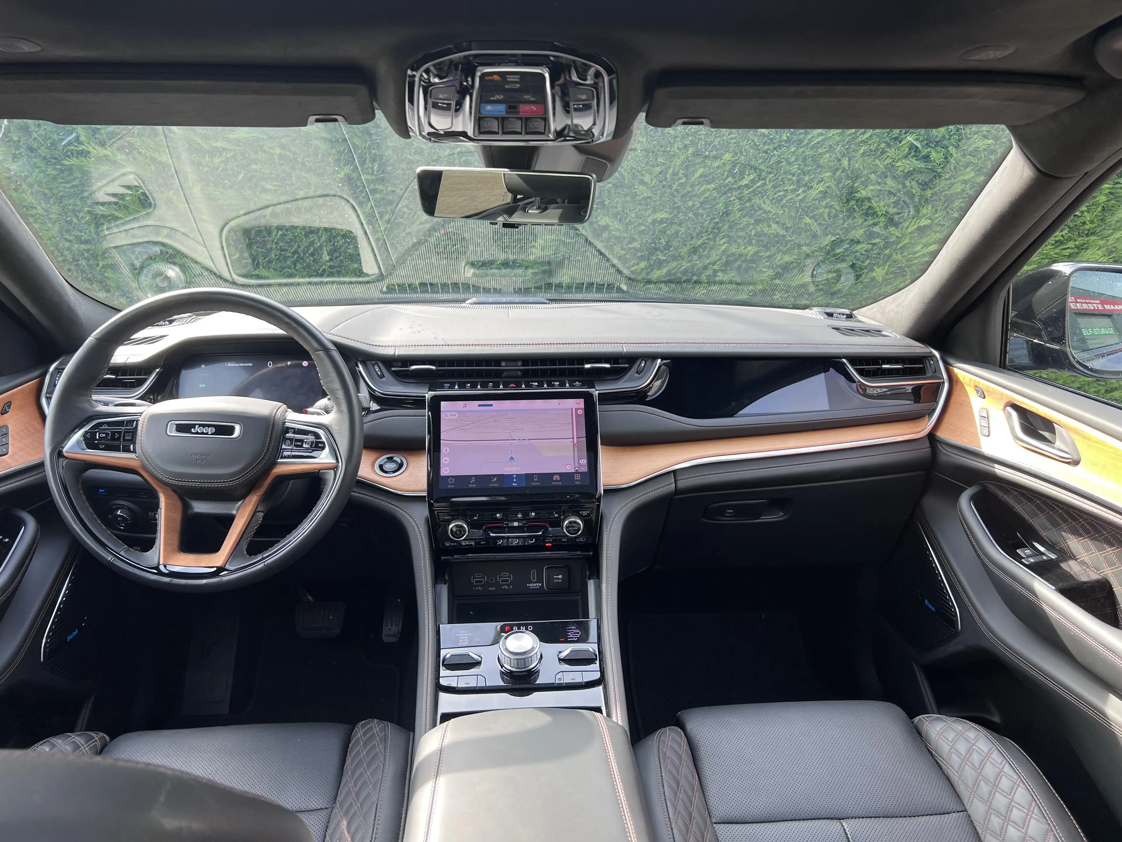 Jeep Grand Cherokee Summit PHEV — photo 9