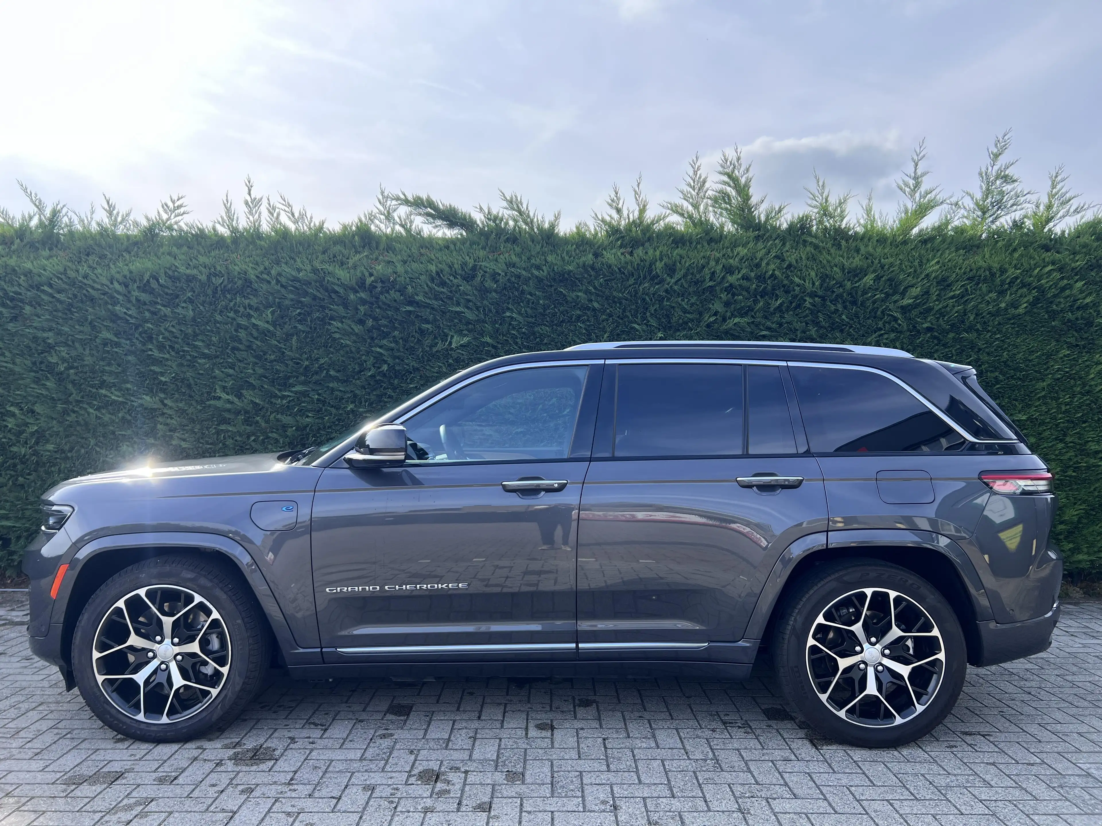 Jeep Grand Cherokee Summit PHEV — photo 5