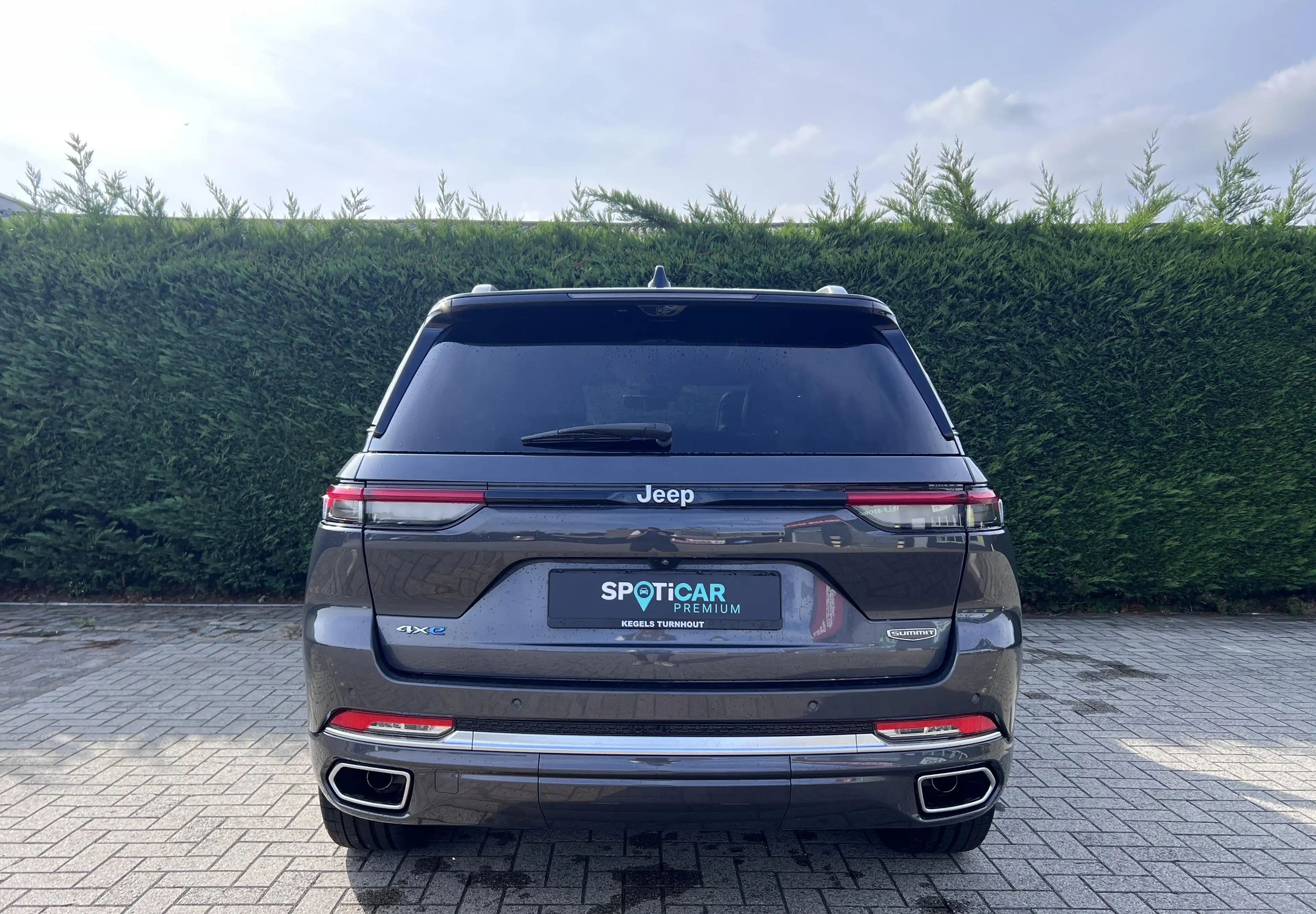 Jeep Grand Cherokee Summit PHEV — photo 4