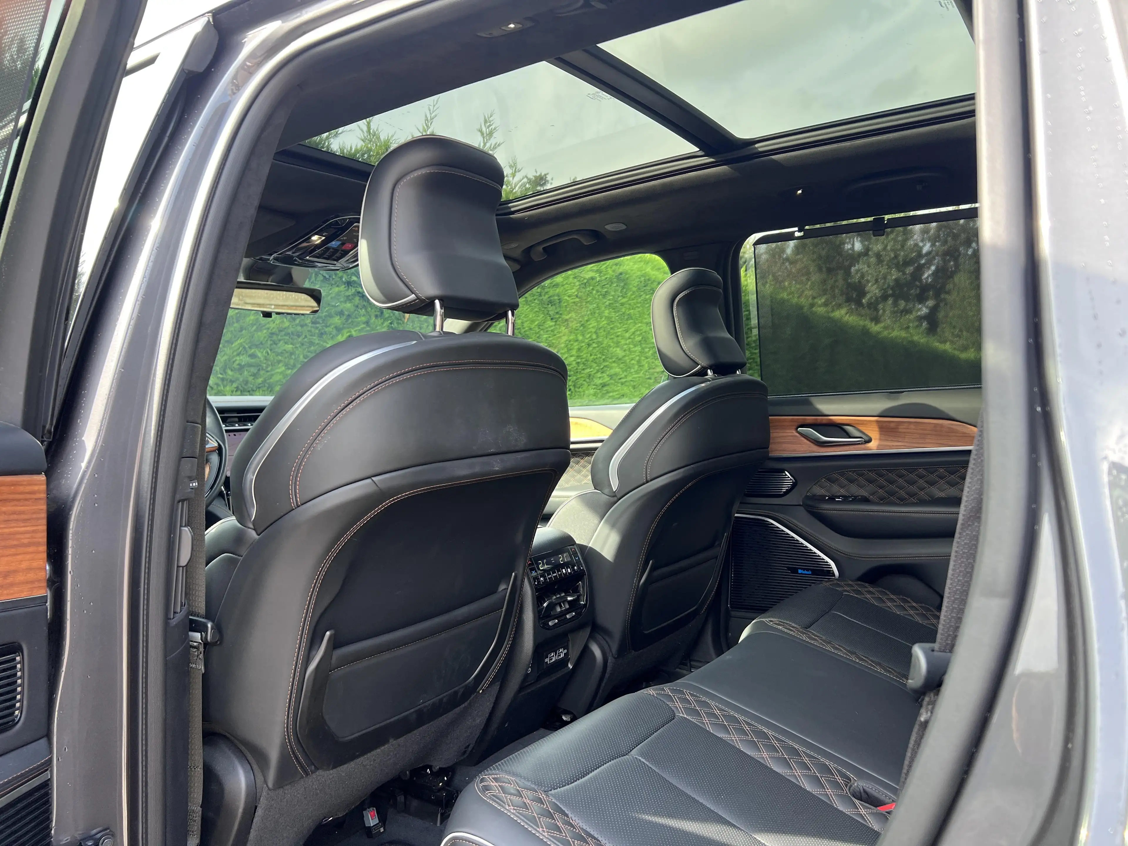 Jeep Grand Cherokee Summit PHEV — photo 11