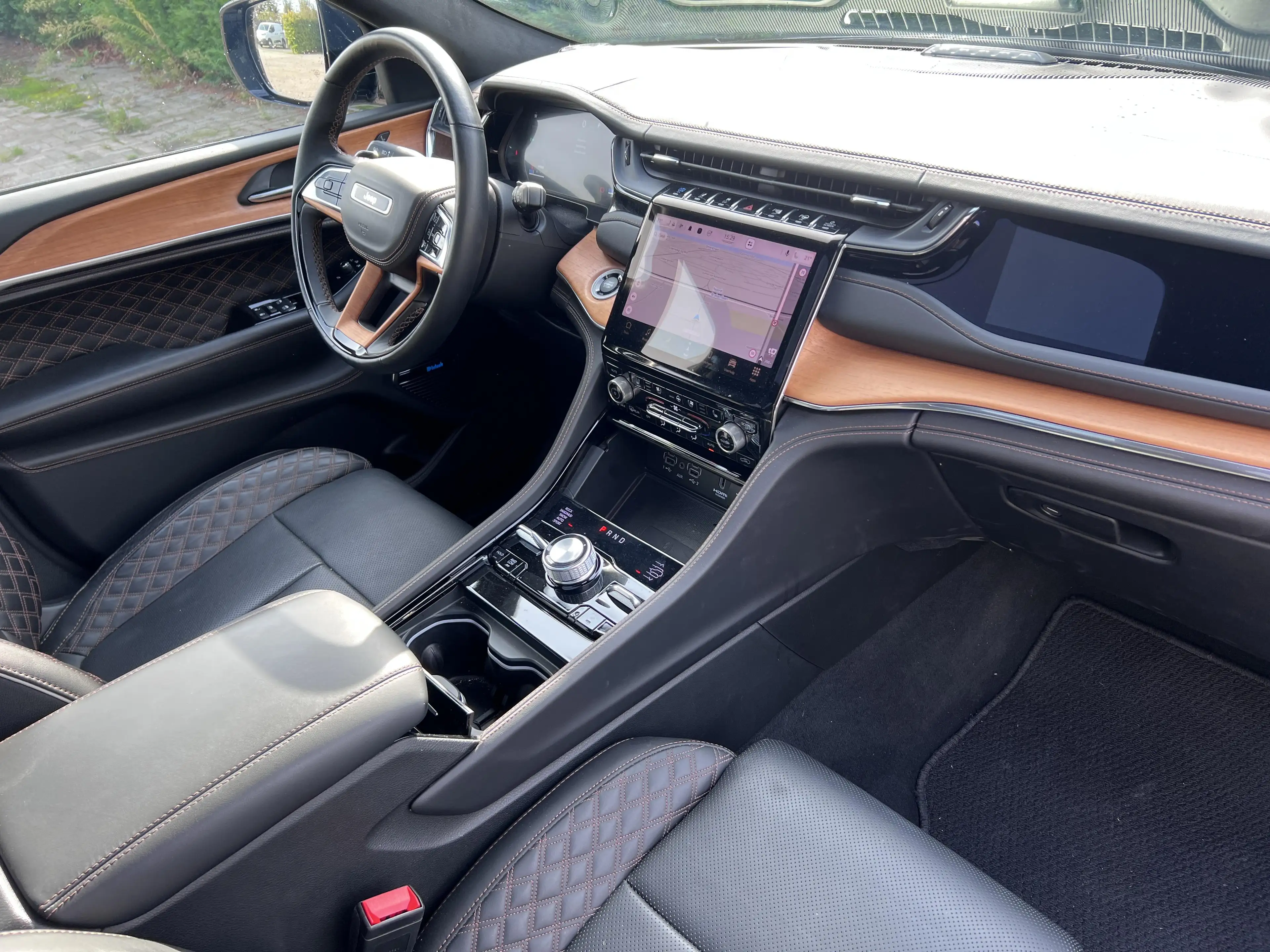 Jeep Grand Cherokee Summit PHEV — photo 10