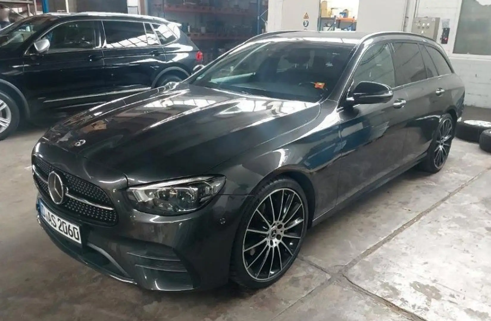 Mercedes-Benz E 220 d T 4Matic *AMG*1.Hd*LED*AHK*WideScreen*4x4 Grau - 1