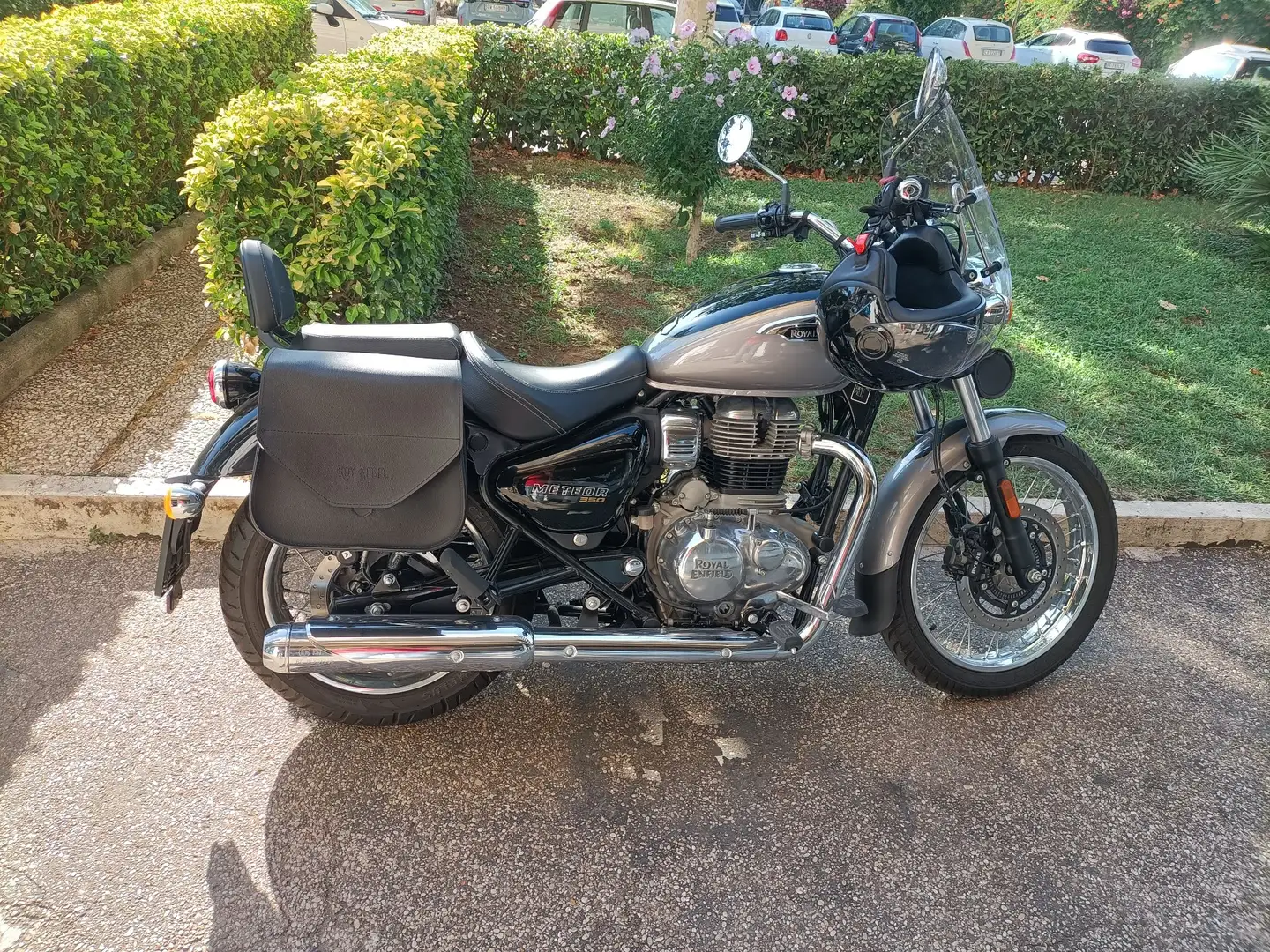 Royal Enfield Meteor 350 Nero - 1