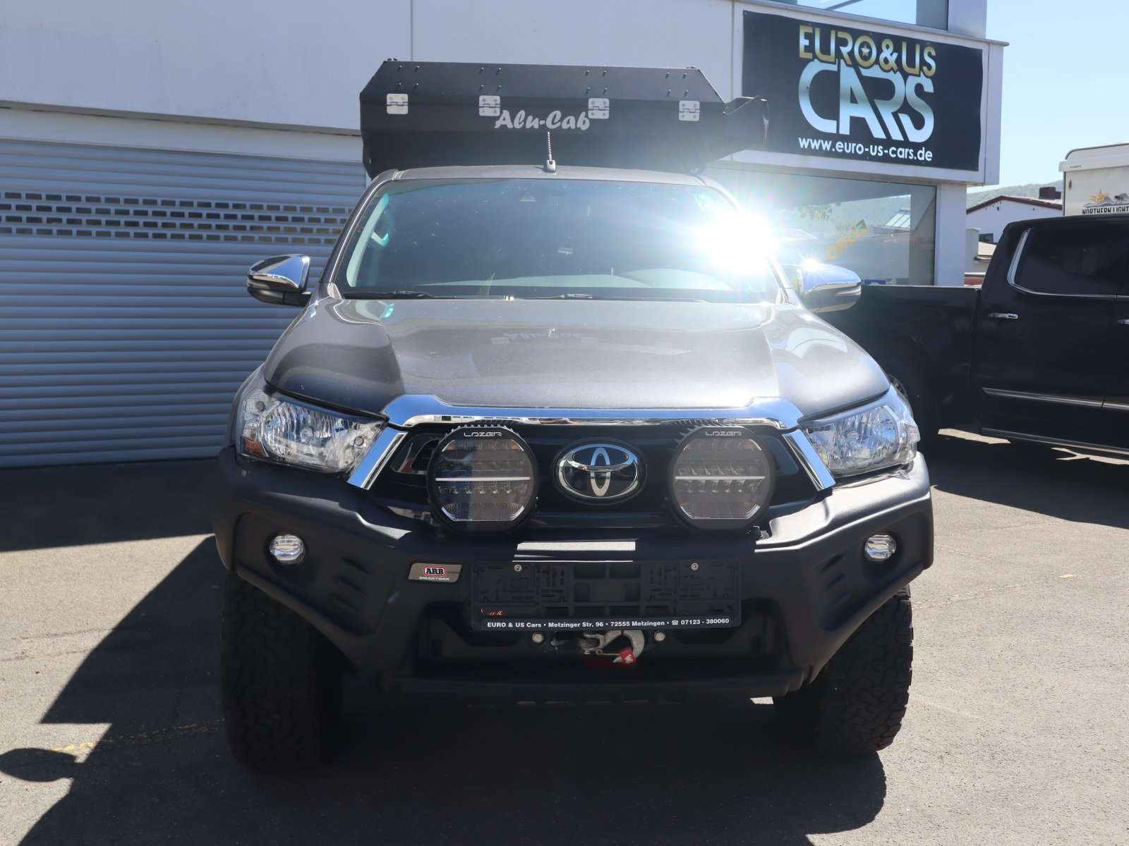 Second hand Toyota Hilux 2.8