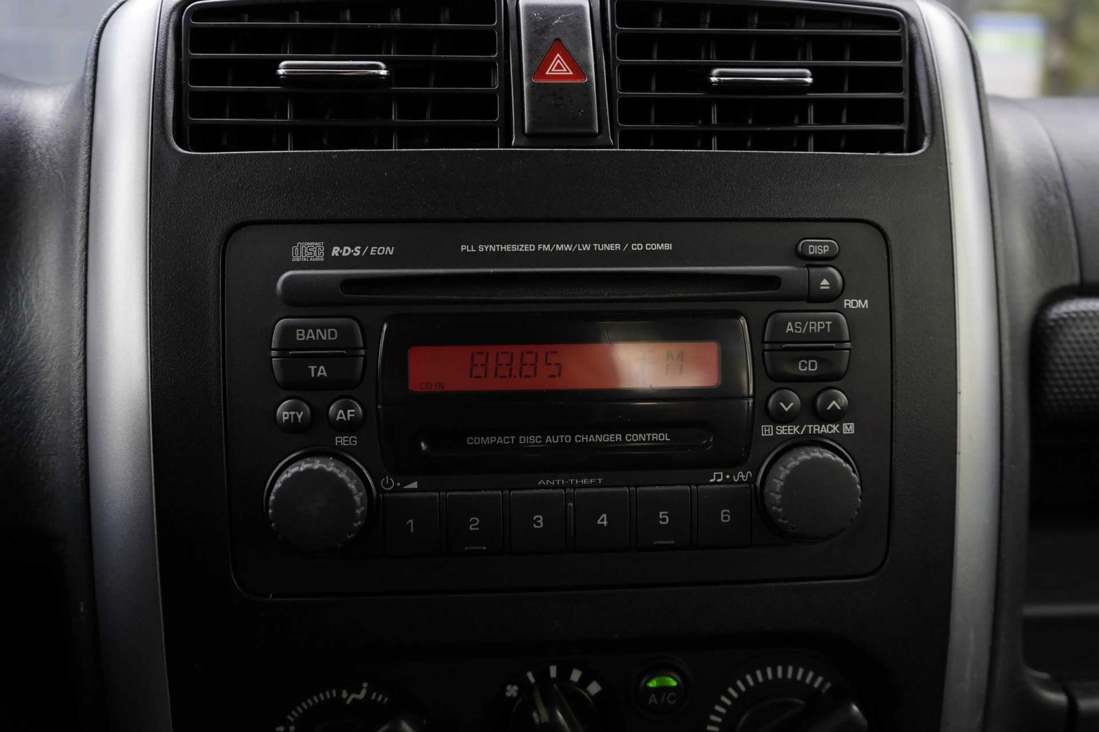 Suzuki Jimny 1.3 Exclusive 4WD, Leer, Airco, Stoelverwarming — photo 16