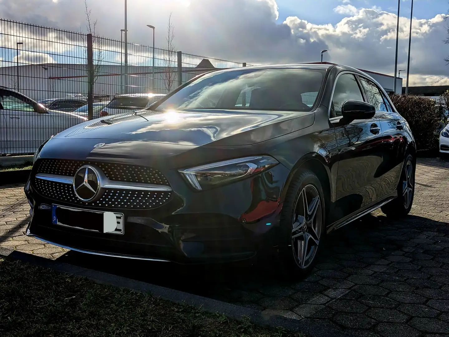Mercedes-Benz A 250 8G-DCT/AMG/ambiant/MBUX/18"/navi/kamera Schwarz - 2