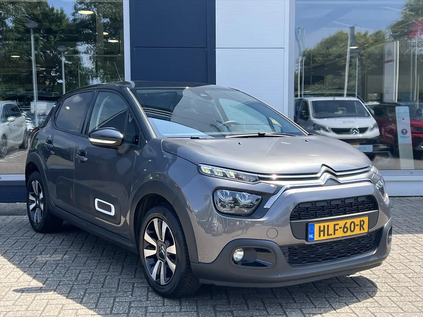 Citroen C3 1.2 PureTech 110pk Feel Edition | Navigatie | Came Grijs - 2