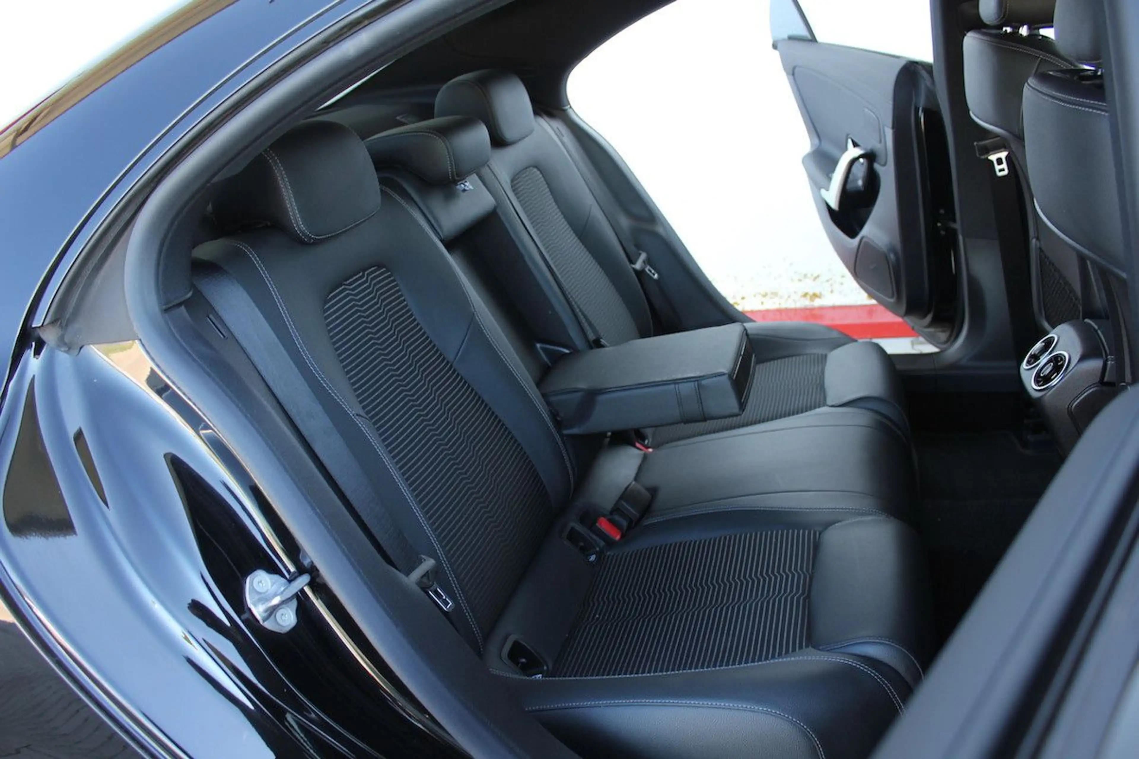 Mercedes-Benz CLA 250 e Coupé Cp. EQ Plug-In Hybrid NIGHT WIDE — photo 10