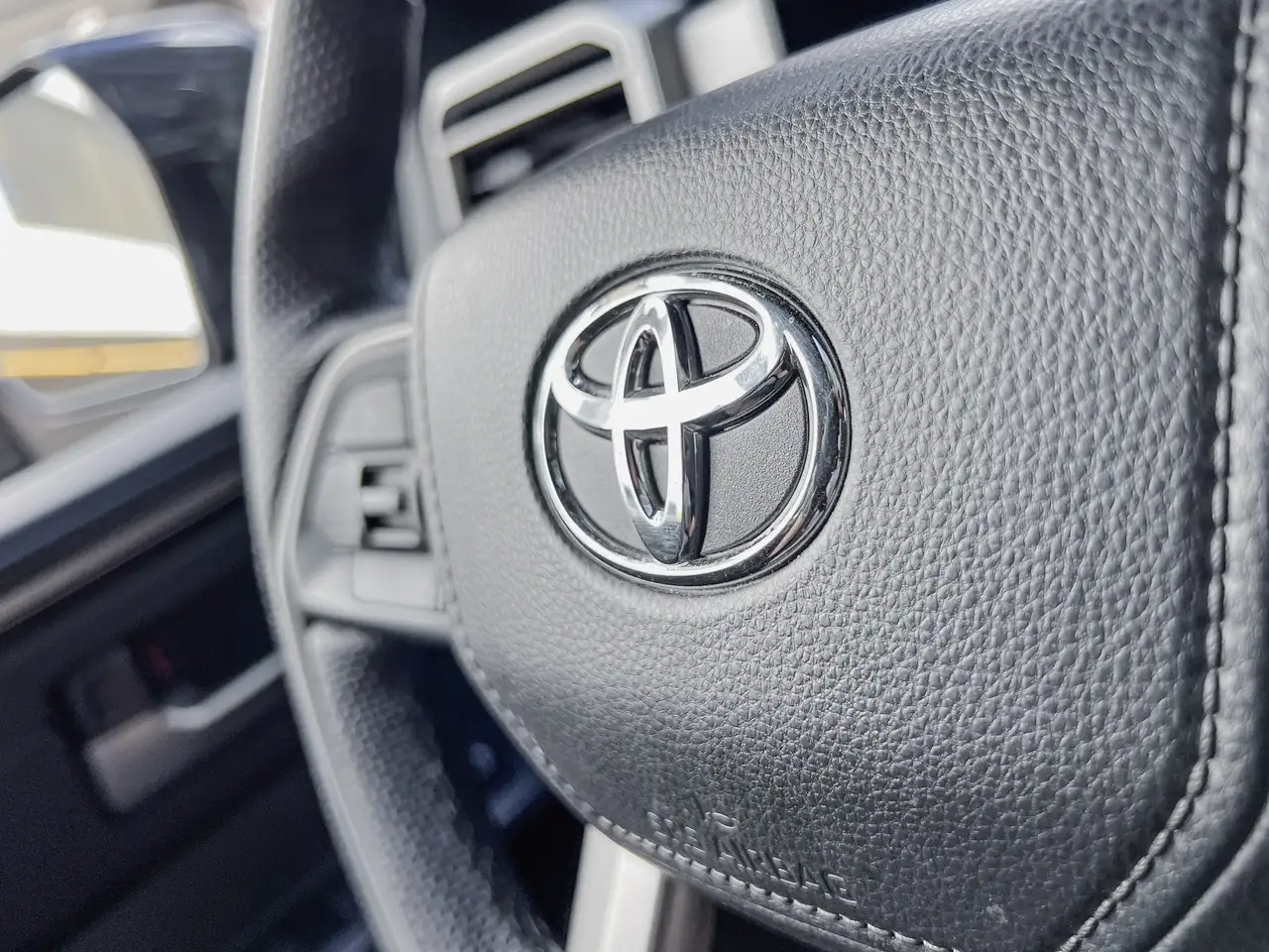 Toyota Tundra снимка Toyota Tundra