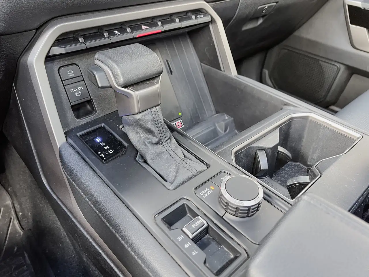 Toyota Tundra снимка Toyota Tundra