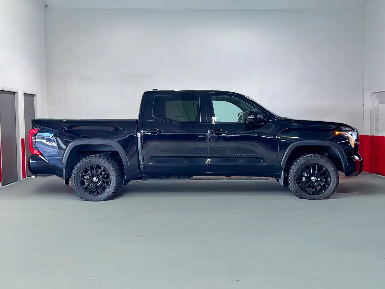 Toyota Tundra снимка Toyota Tundra