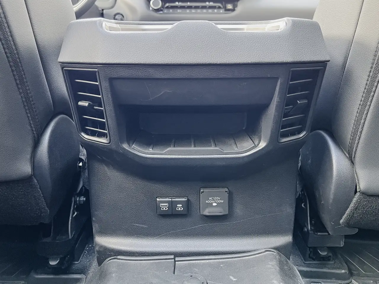 Toyota Tundra снимка Toyota Tundra