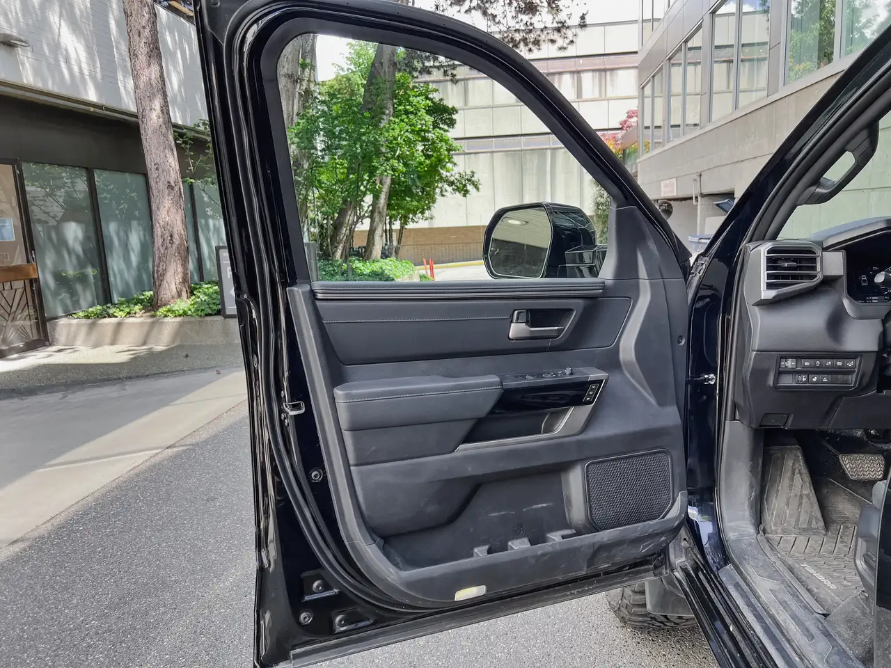 Toyota Tundra снимка Toyota Tundra
