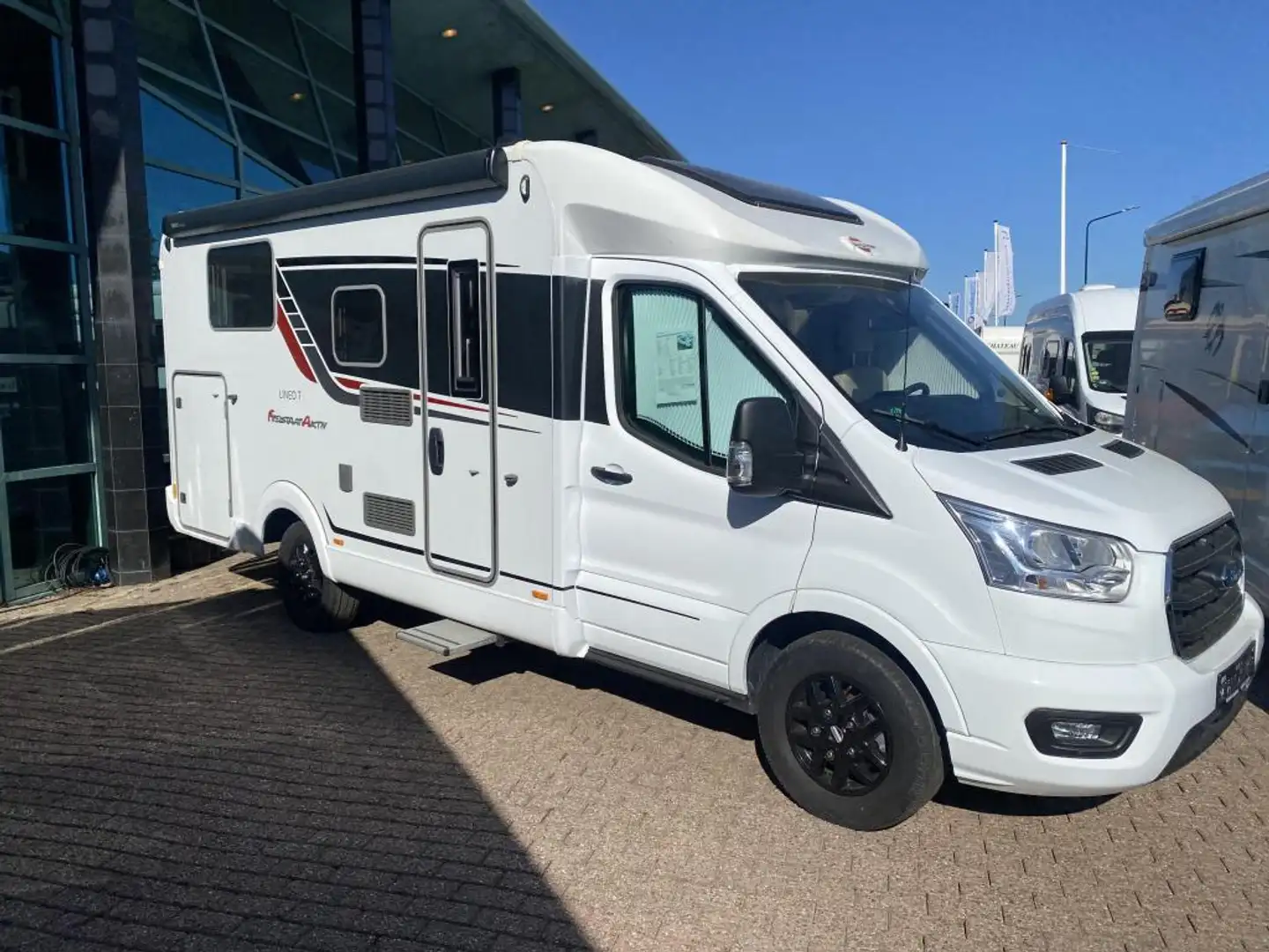 Bürstner Lineo T 620 G Met enkele bedden ZGAN !! - 2