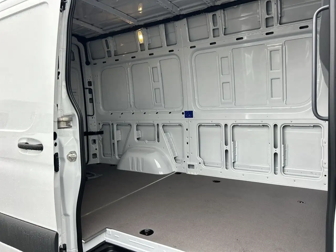 Mercedes-Benz Sprinter снимка Mercedes-Benz Sprinter