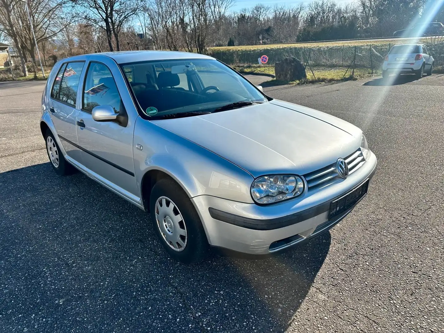 Volkswagen Golf 1.4 Benzin Klima 5 Trg. Silber - 1