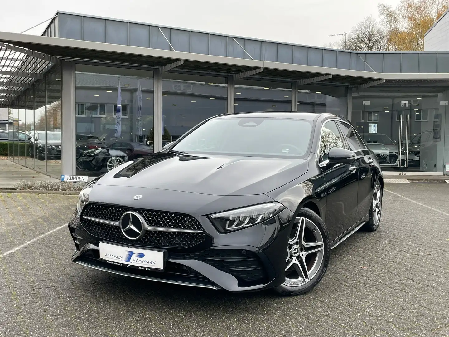 Mercedes-Benz A 200 AMG Aut. Alcantra AHK Navi Kamera Schwarz - 2