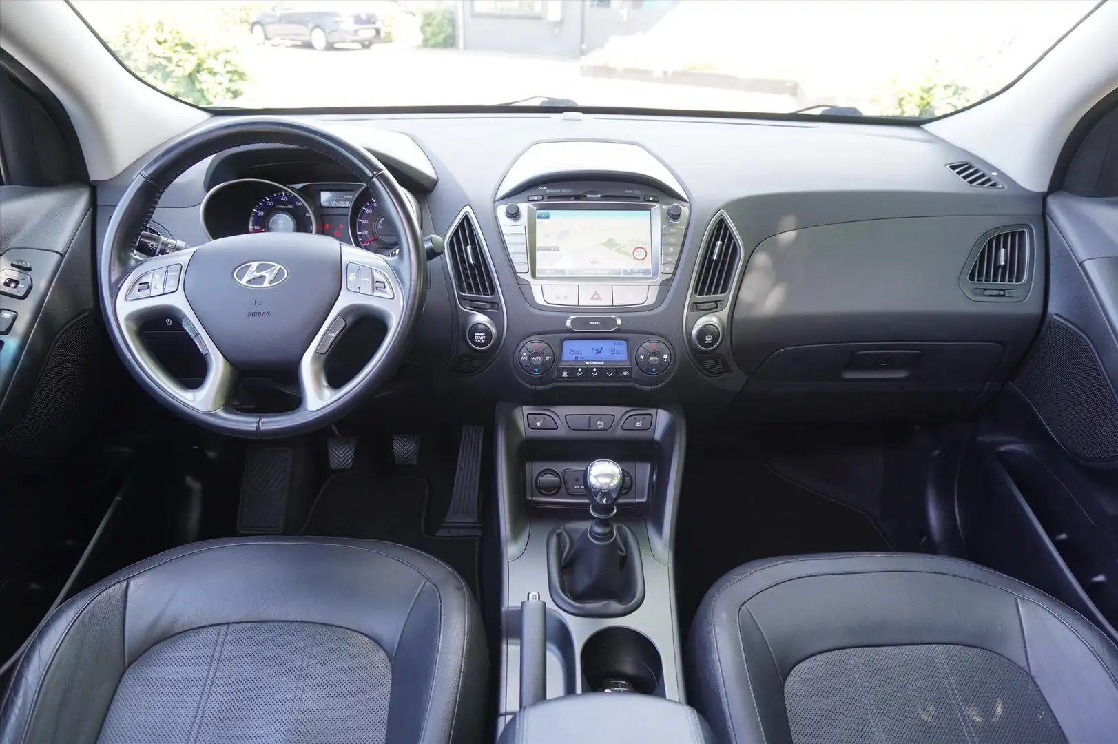 Hyundai iX35 1.6i GDI Blue 135pk DynamicVersion Panoramadak Schwarz - 2