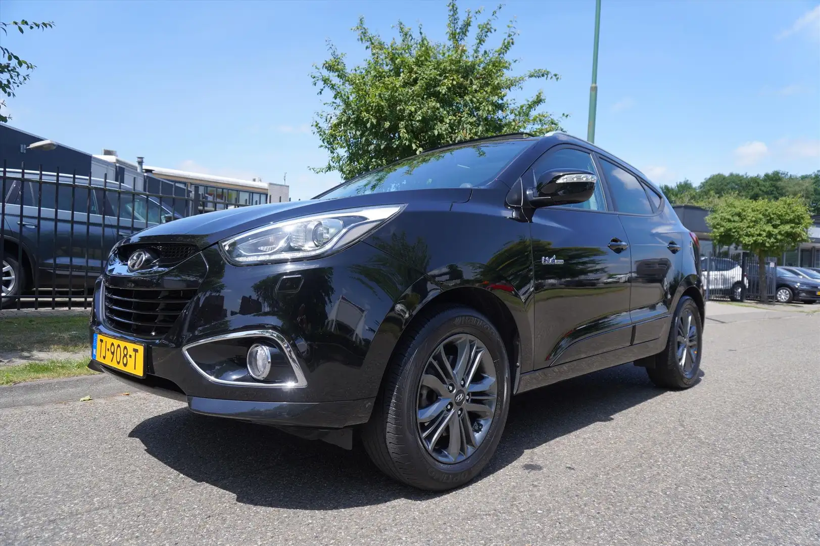 Hyundai iX35 1.6i GDI Blue 135pk DynamicVersion Panoramadak Schwarz - 1