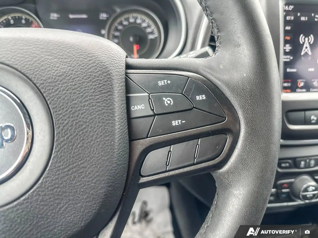 Jeep Cherokee снимка Jeep Cherokee