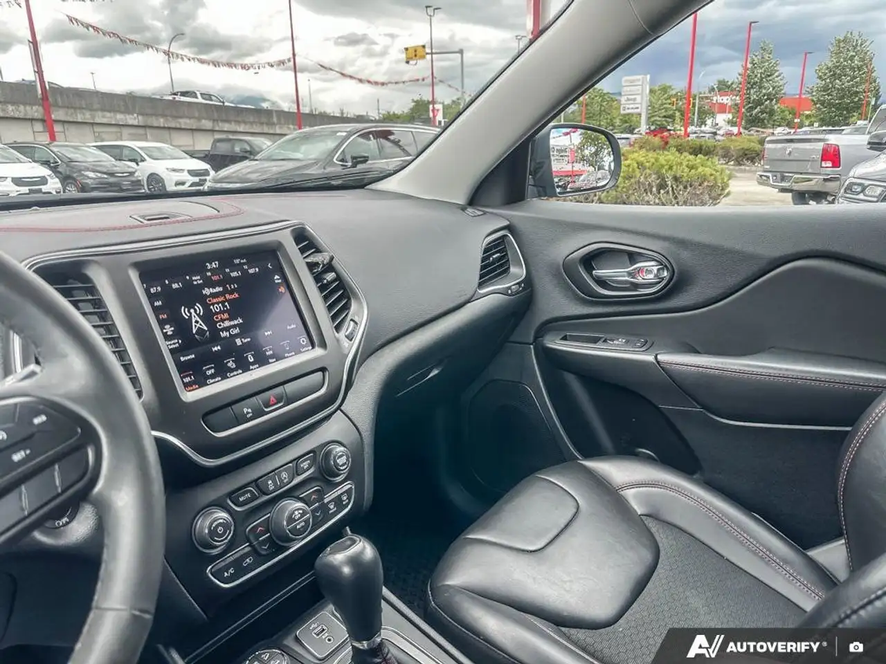 Jeep Cherokee снимка Jeep Cherokee