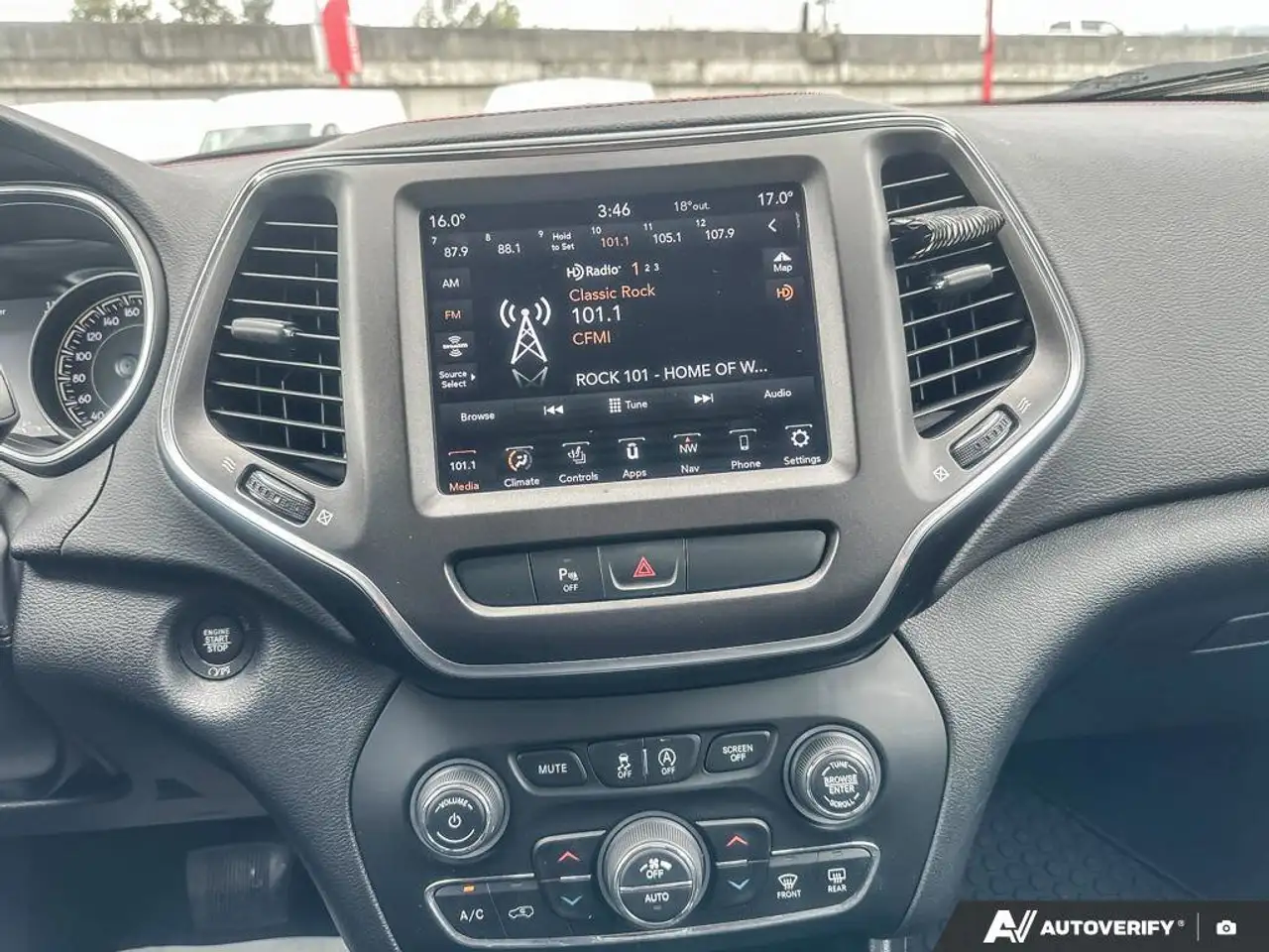 Jeep Cherokee снимка Jeep Cherokee