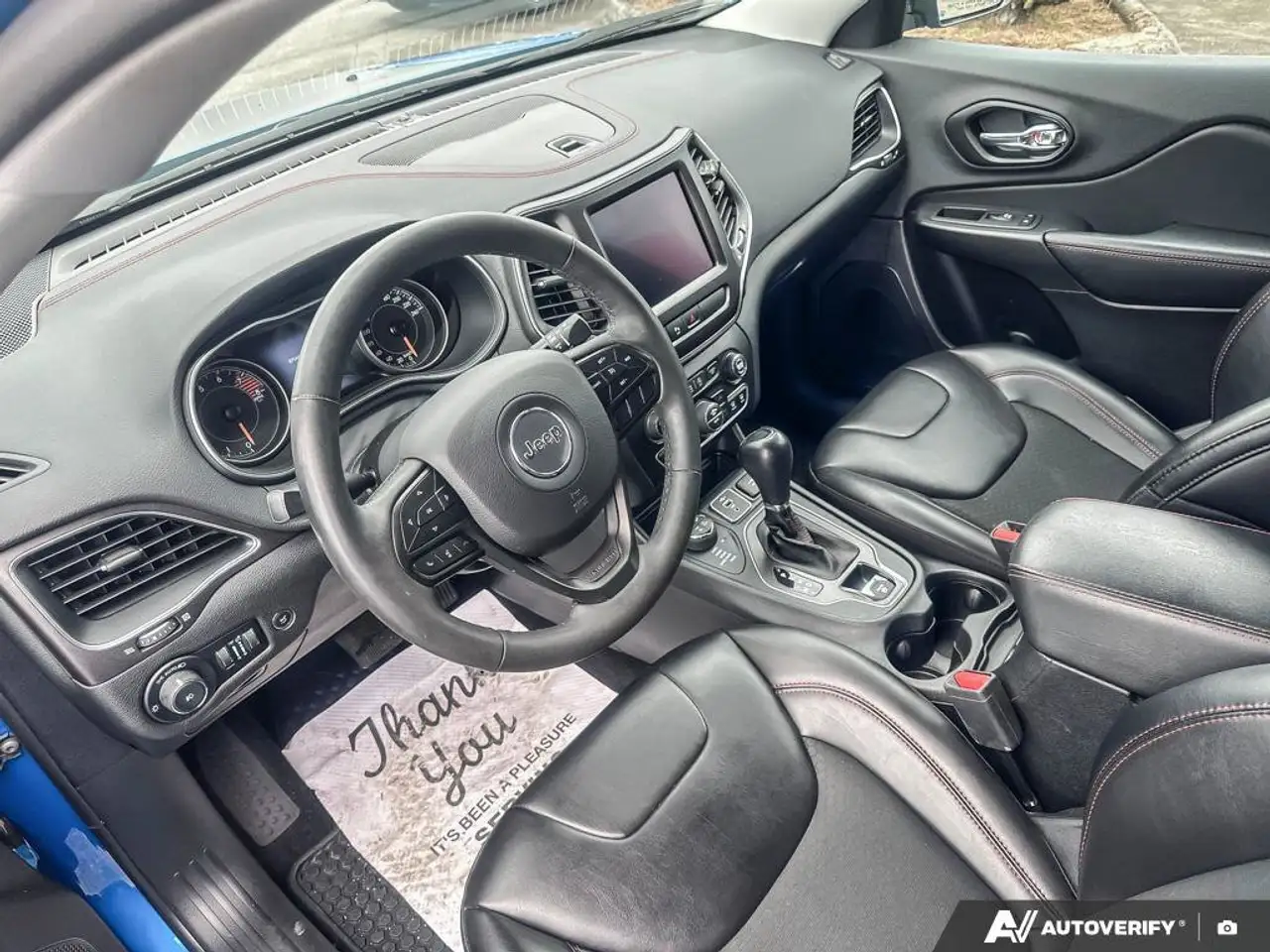 Jeep Cherokee снимка Jeep Cherokee