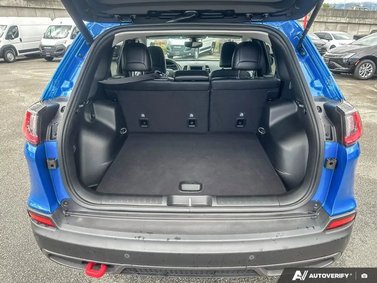 Jeep Cherokee снимка Jeep Cherokee