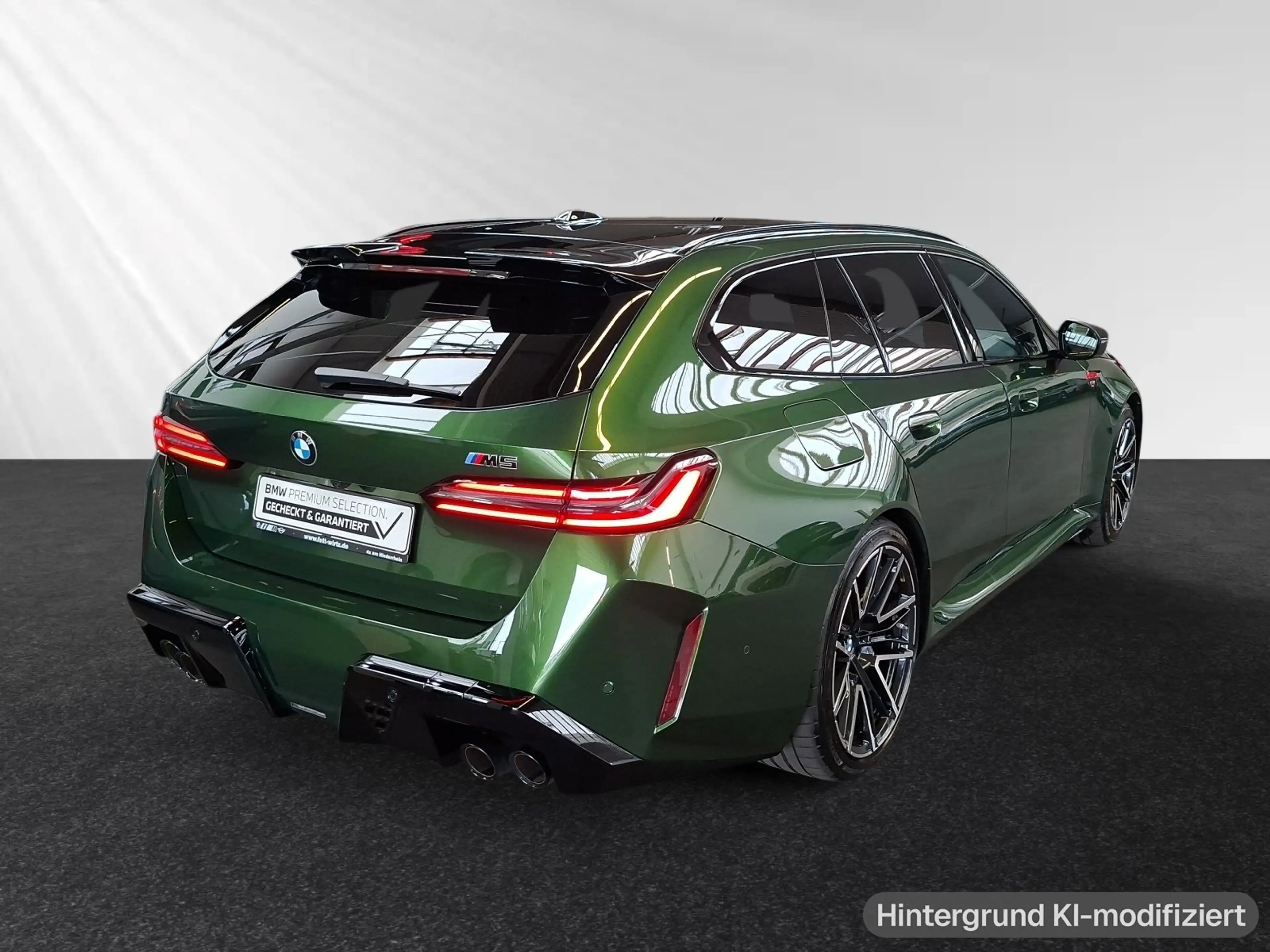 BMW M5 Touring *Anglesey Green*|AHK|DAProf.|B&W — photo 3