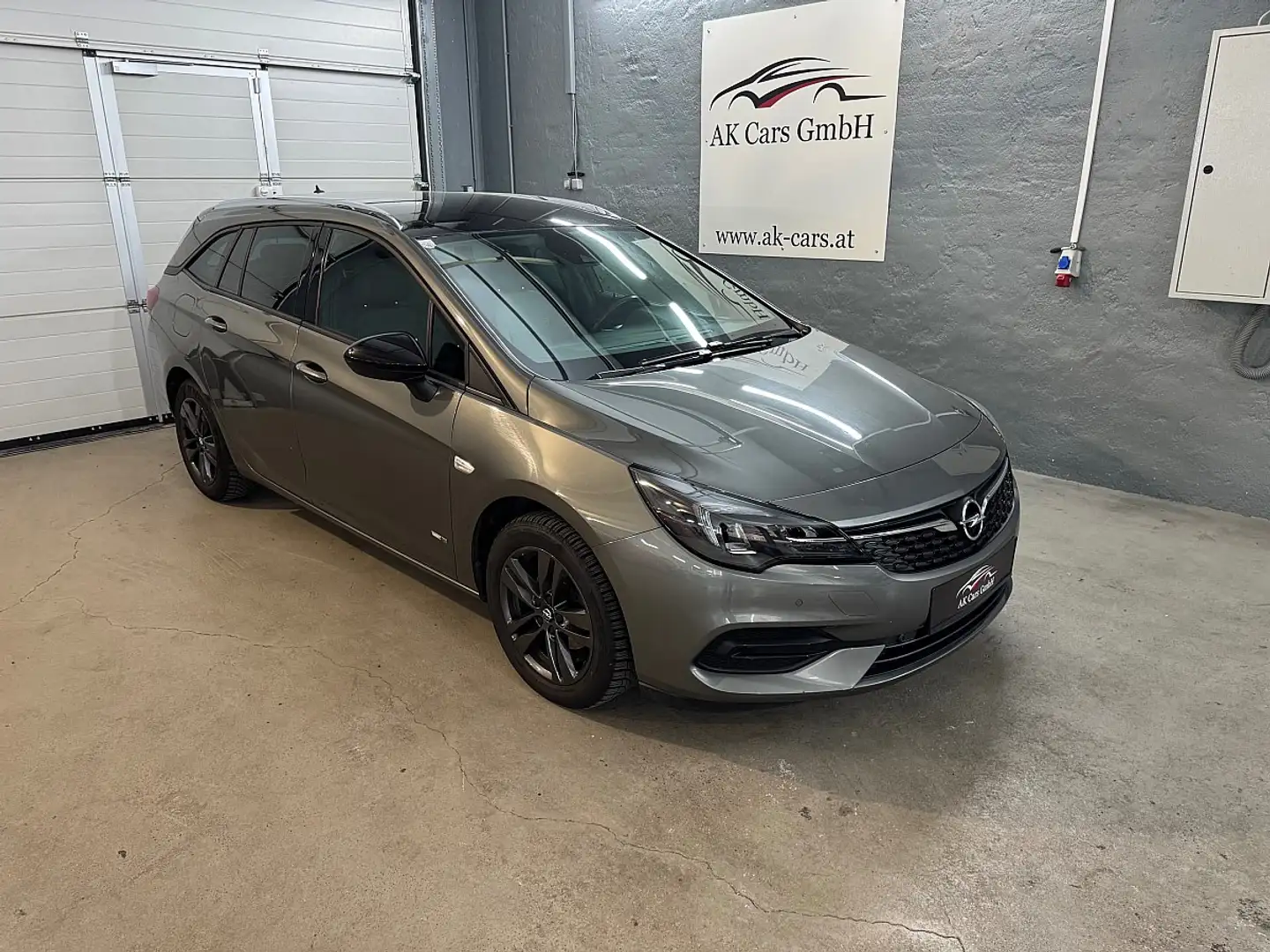 Opel Astra ST 1,2 Turbo Direct Inj. Design&Tech Grau - 1