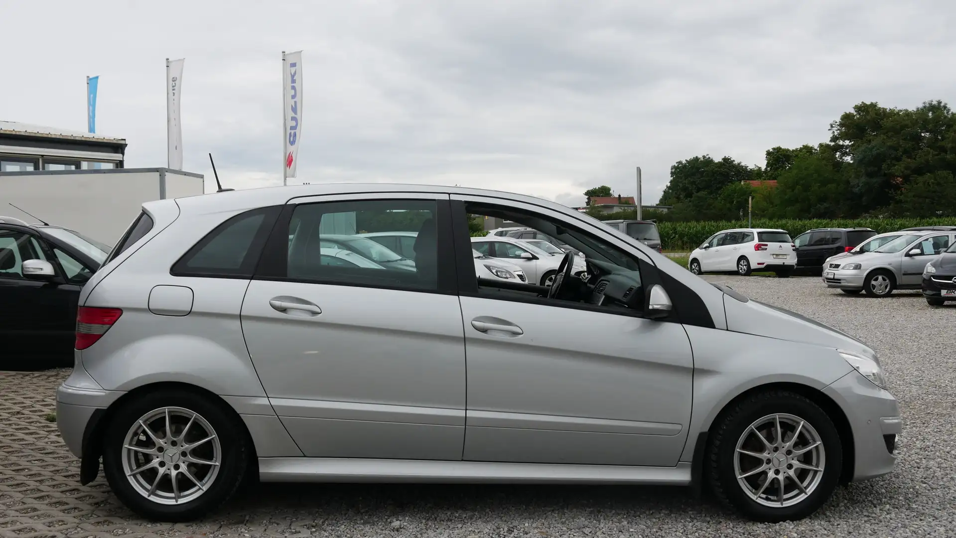 Mercedes-Benz B 180 Automatik 02/2027 TÜV Klima Sitzheizung Tempoma Gris - 2