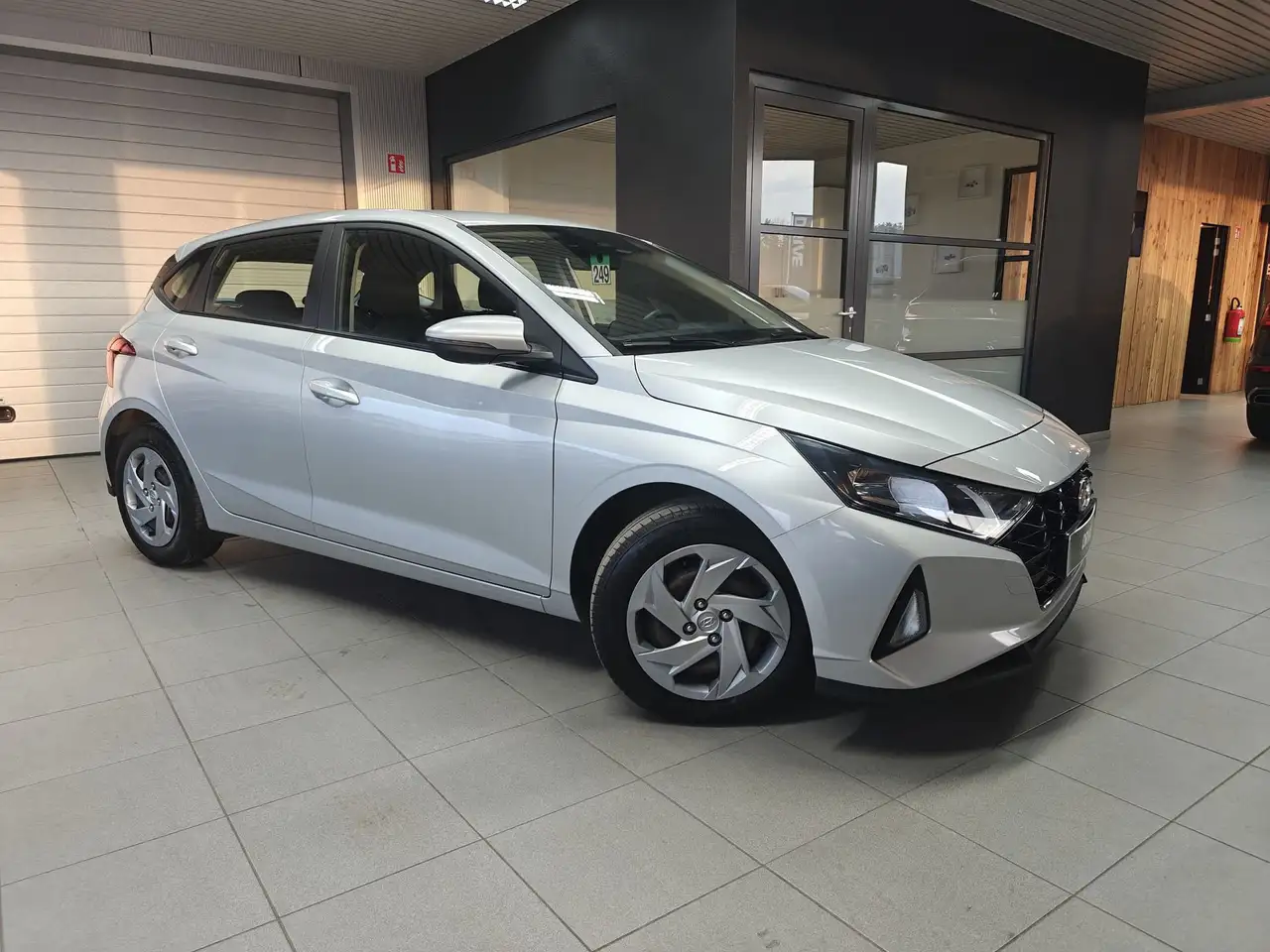 Hyundai i20 T-GDI Twist *PDC/APP Connect / Camera* 4