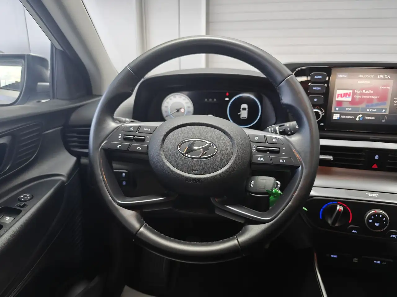 Hyundai i20 T-GDI Twist *PDC/APP Connect / Camera* 12
