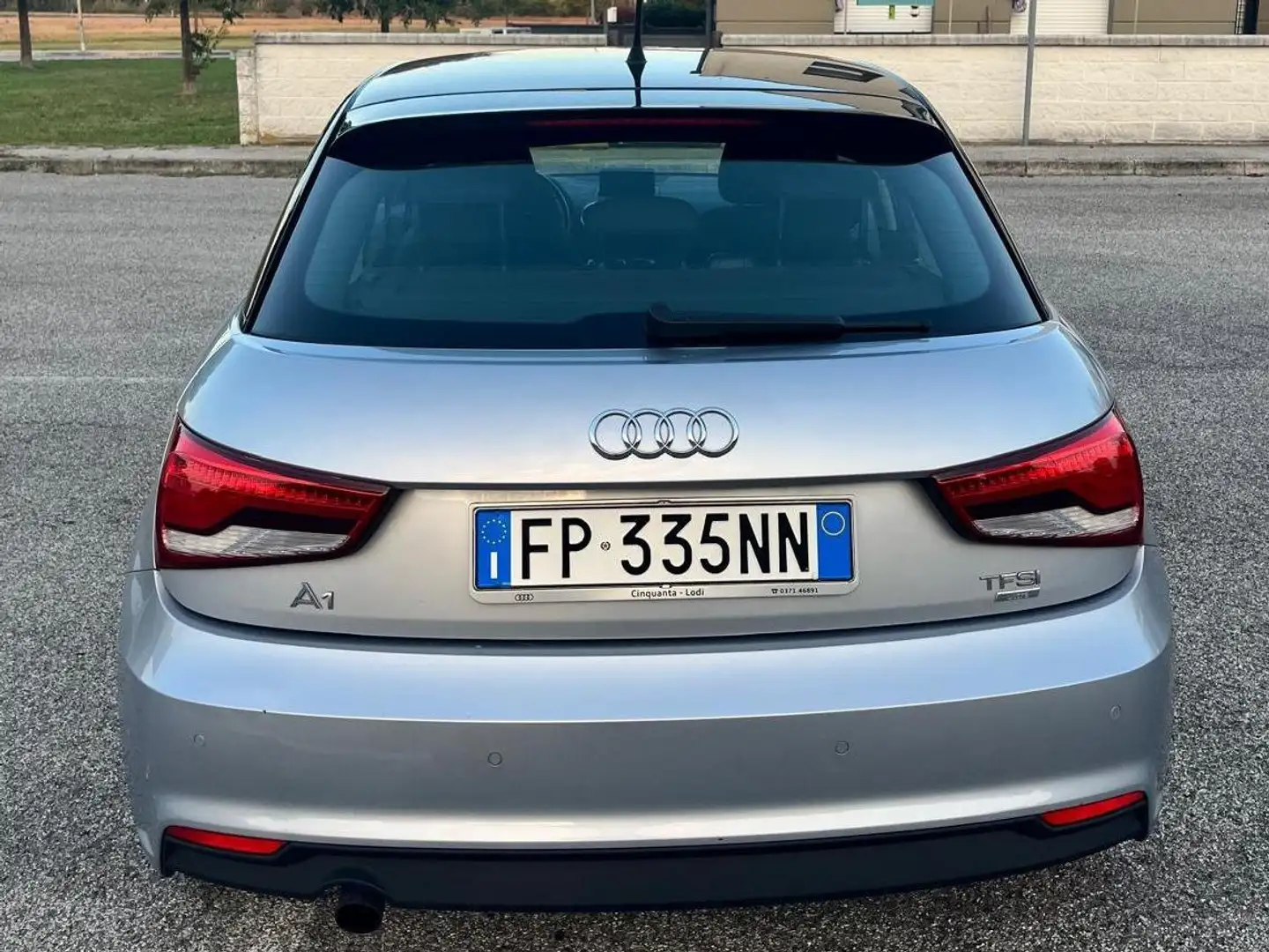 Audi A1 A1 1.0 Sportback 1 TFSI Attraction Grigio - 2