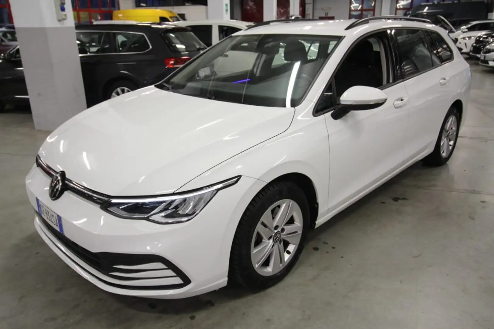 Volkswagen Golf Variant 2.0 TDI SCR 115CV DSG Life Blanco - 2